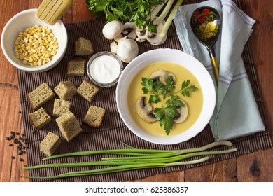 Cream pea soup with mushrooms, greens and breadcrumbs