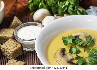 Cream pea soup with mushrooms, greens and breadcrumbs