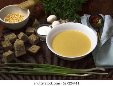 Cream pea soup with mushrooms, greens and breadcrumbs